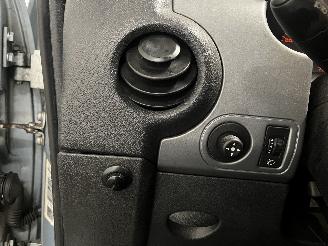 Peugeot Partner Partner Combispace MPV 1.6 16V (TU5JP4(NFU)) [80kW]  (07-2001/03-2008)= picture 24
