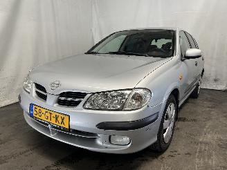 Schadeauto Nissan Almera Almera (N16) Hatchback 1.8 16V (QG18DE) [84kW]  (01-2000/11-2002) 2001/3