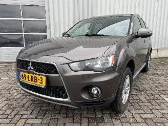 Voiture accidenté Mitsubishi Outlander Outlander (CW) SUV 2.0 16V 4x2 (4B11) [108kW]  (11-2006/11-2012) 2010/6