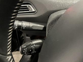 Peugeot 308 308 (L3/L8/LB/LH/LP) Hatchback 5-drs 1.6 16V THP (EP6CDT(5FA)) [92kW] =
 (09-2013/06-2021) picture 17