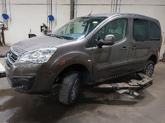 Vrakbiler auto Peugeot Partner Partner Tepee (7A/B/C/D/E/F/G/J/P/S) MPV 1.6 16V Phase 1 (TU5JP4(NFU))=
 [80kW]  (04-2008/02-2012) 2010/11