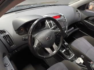 Kia Cee d Cee'd (EDB5) Hatchback 5-drs 1.4 CVVT 16V (G4FA) [66kW]  (08-2009/12-2=
012) picture 5