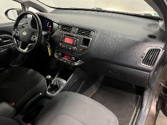 Kia Rio Rio III (UB) Hatchback 1.2 CVVT 16V (G4LA5) [63kW]  (09-2011/12-2017) picture 9