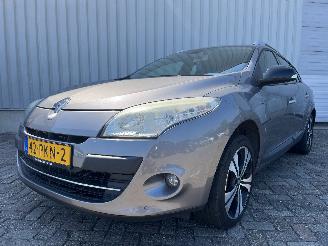 krockskadad bil auto Renault Mégane Megane III Grandtour (KZ) Combi 5-drs 1.4 16V TCe 130 (H4J-700(H4J-A7)=
) [96kW]  (05-2009/02-2016) 2011/2