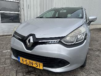 damaged passenger cars Renault Clio Clio IV Estate/Grandtour (7R) Combi 5-drs 1.5 Energy dCi 90 FAP (K9K-6=
08(K9K-B6)) [66kW]  (11-2012/08-2021) 2013/10