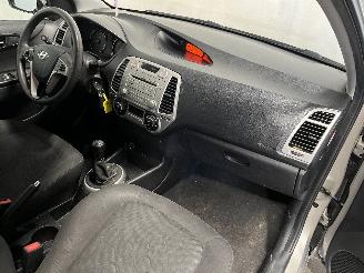 Hyundai I-20 i20 Hatchback 1.2i 16V (G4LA) [57kW]  (09-2008/12-2012) picture 12