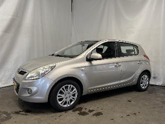 Hyundai I-20 i20 Hatchback 1.2i 16V (G4LA) [57kW]  (09-2008/12-2012) picture 3