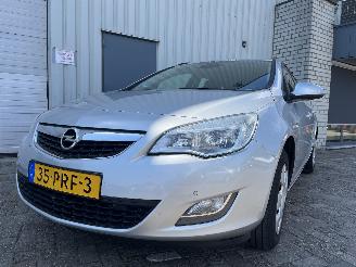 Damaged car Opel Astra Astra J Sports Tourer (PD8/PE8/PF8) Combi 1.4 16V ecoFLEX (A14XER(Euro=
 5)) [74kW]  (10-2010/10-2015) 2011/3
