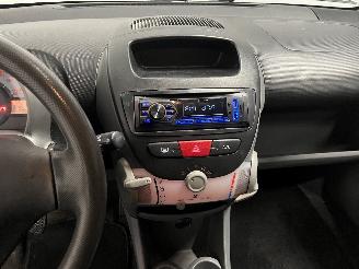 Peugeot 107 107 Hatchback 1.0 12V (384F(1KR)) [50kW]  (06-2005/05-2014) picture 18