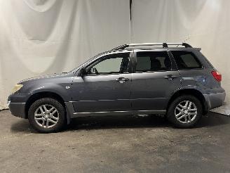 Mitsubishi Outlander Outlander (CU) SUV 2.0 16V 4x2 (4G63(DOHC 16V)) [100kW]  (05-2003/10-2=
006) picture 3