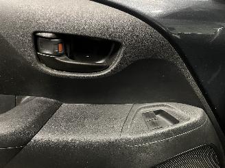 Toyota Aygo Aygo (B40) Hatchback 1.0 12V VVT-i (1KR-FE) [51kW]  (05-2014/06-2018) picture 29
