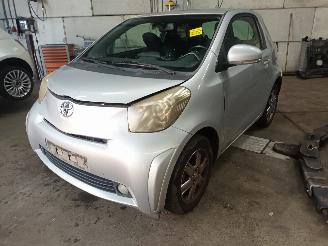 Uttjänta bilar auto Toyota iQ iQ Hatchback 3-drs 1.0 12V VVT-i (1KR-FE) [50kW]  (01-2009/12-2015) 2010/1