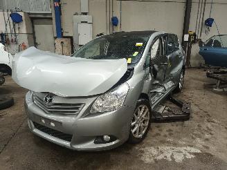 Uttjänta bilar auto Toyota Verso Verso MPV 1.8 16V VVT-i (2ZRFAE) [108kW]  (04-2009/08-2018) 2011/8