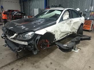 Auto da rottamare Mercedes C-klasse C (W204) Sedan 6.2 C-63 AMG V8 32V Performance Pack Plus (M156.985(Eur=
o 5)) [358kW]  (02-2008/01-2014) 2013/7