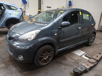 Vrakbiler auto Toyota Aygo Aygo (B10) Hatchback 1.0 12V VVT-i (1KR-FE) [50kW]  (07-2005/05-2014) 2010/6