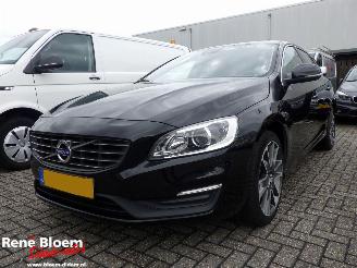 Auto incidentate Volvo V-60 2.0 D3 Polar+ Navi 150pk 2017/10
