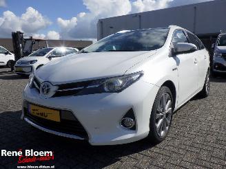 skadebil auto Toyota Auris 1.6 Hybrid Lease 2013/9