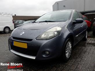 Coche accidentado Renault Clio 1.2 Collection 75pk Airco 2012/1