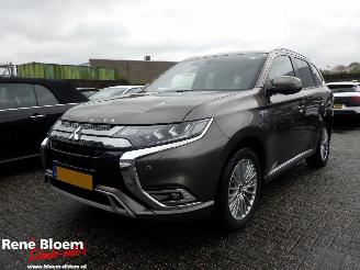 skadebil auto Mitsubishi Outlander 2.4 PHEV Instyle Aut 2020/11