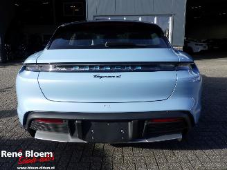 Porsche Taycan 4 Cross Turismo picture 3