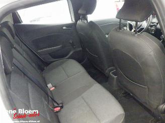 Renault Clio 1.0 TCE 90 Equilibre picture 12