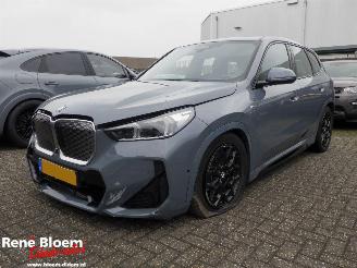 krockskadad bil auto BMW iX1 eDrive20 67kWh 204pk M-pakket Automaat 2025/1