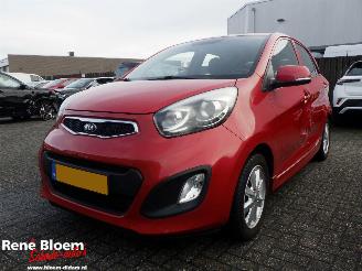 Damaged car Kia Picanto 1.0 CVVT Plus Pack Airco 5drs 2013/2