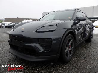 Damaged car Porsche Macan 4S Full Option 448pk 2024/11