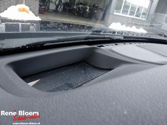 BMW 3-serie 318i High Executive Touring Navi picture 13