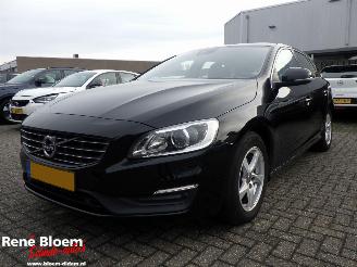 krockskadad bil auto Volvo V-60 2.0 D2 Nordic+ 120pk Navi 2016/10