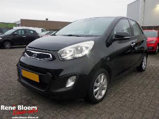 krockskadad bil auto Kia Picanto 1.0 CVVT Super Pack 2013/1