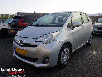Vaurioauto  passenger cars Toyota Verso -S 1.3 VVT-i Aspiration 2011/3