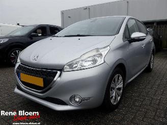 skadebil auto Peugeot 208 1.2 VTI Envy 5drs Airco 2013/1