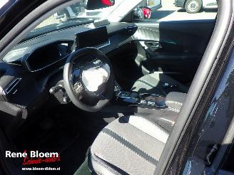 Peugeot e-2008 EV Allure Pack 50 kWh picture 11