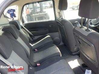 Renault Scenic 1.6 16V Expression Comfort picture 13