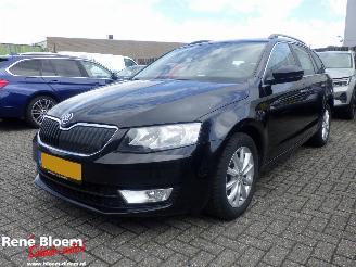 Coche accidentado Skoda Octavia Combi 1.6 TDI Greentech 110pk Ambition 2016/9