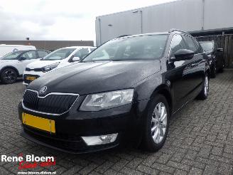 krockskadad bil auto Skoda Octavia Combi 1.6 TDI Greentech Ambition Business 2016/11