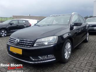 krockskadad bil auto Volkswagen Passat 2.0 TDI Highline Bluemotion 140pk 2014/2