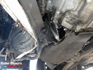 Volkswagen Golf 1.6 TDI Highline R-Line Automaat picture 13