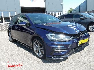 Volkswagen Golf 1.6 TDI Highline R-Line Automaat picture 2