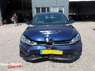 Volkswagen Golf 1.6 TDI Highline R-Line Automaat picture 3
