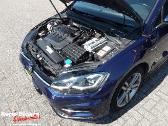Volkswagen Golf 1.6 TDI Highline R-Line Automaat picture 9