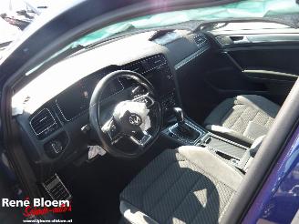 Volkswagen Golf 1.6 TDI Highline R-Line Automaat picture 18