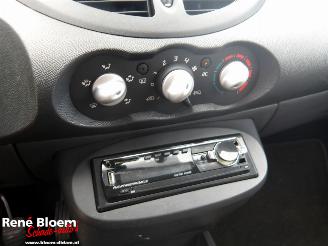 Renault Twingo 1.2-16V Authentique picture 12