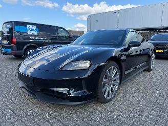 uszkodzony samochody osobowe Porsche Taycan Performance Battery Plus 84kWh 2024/12