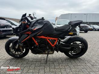 KTM  1390 SuperDuke picture 2