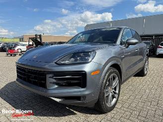 damaged passenger cars Porsche Cayenne 3.0 E-Hybrid 470pk Full Option Sport Chrono 2026/9