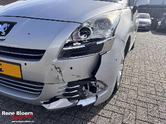Peugeot 5008 1.6 e-HDi Executive 7p picture 7