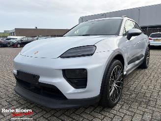 Damaged car Porsche Macan 4 100 kwh Full Option 386pk 2025/7