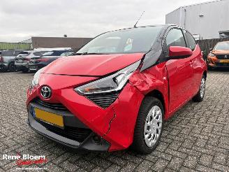 uszkodzony samochody osobowe Toyota Aygo 1.0 VVT-i X-fun 72pk 5drs Airco 2021/11